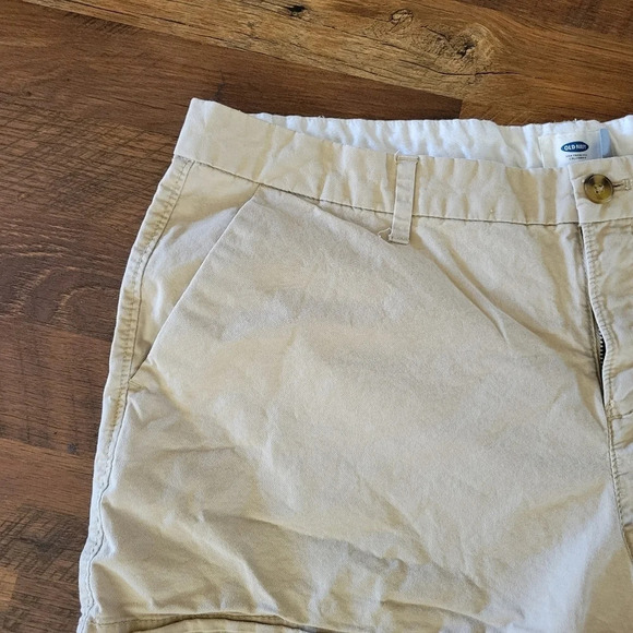 OLD NAVY Tan Mid Rise Shorts Size 12 - Picture 3 of 9